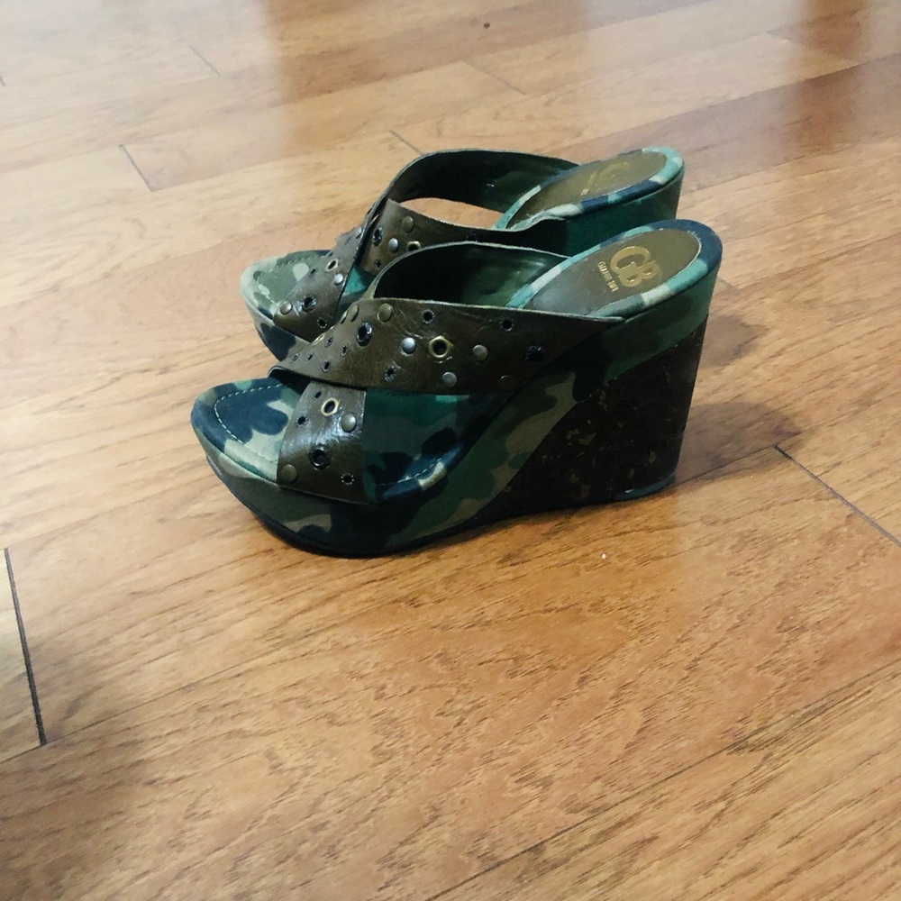 GB - Never Worn Camo Wedges